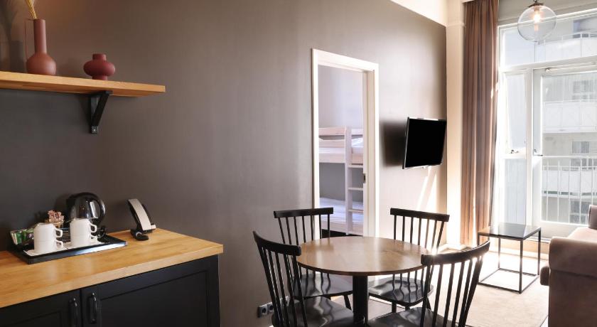 Image of Family Room 1
