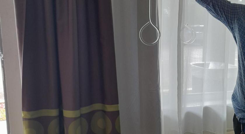 Image of 1 Queen Bed, Mobility/Hearing Impaired Access Room, Bathtub w/grab bars, Non-Smoking 17