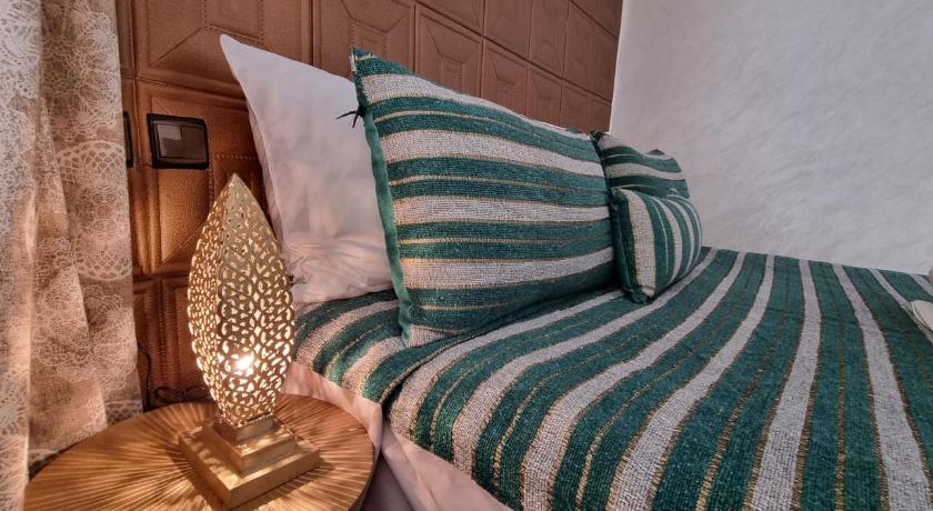 Image of Queen Suite 6