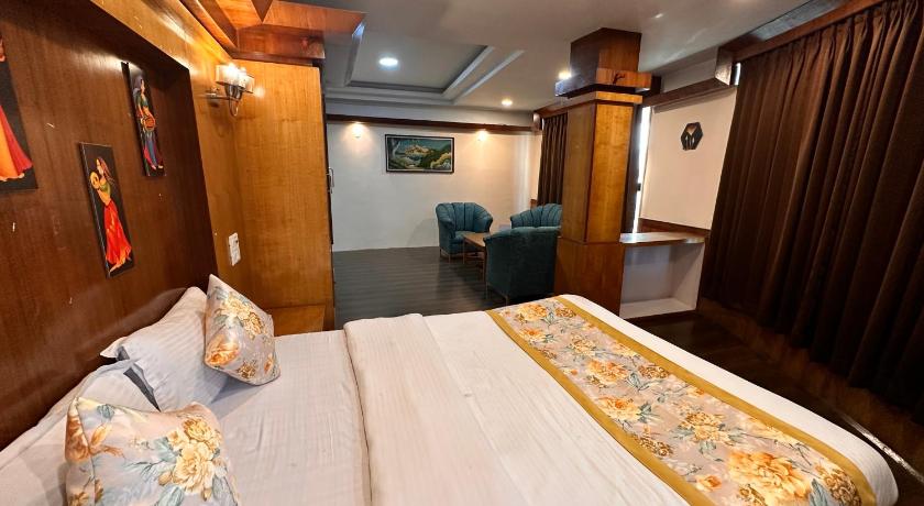 Hotel Gajraj - image 13