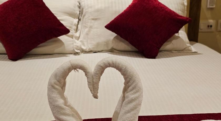 DREAM HOTEL - image 9