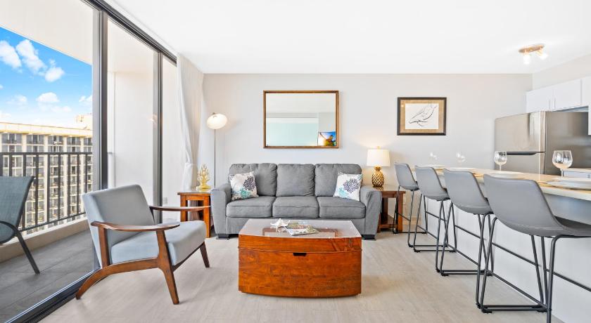 Waikiki condo - ocean views, lanai & beach access