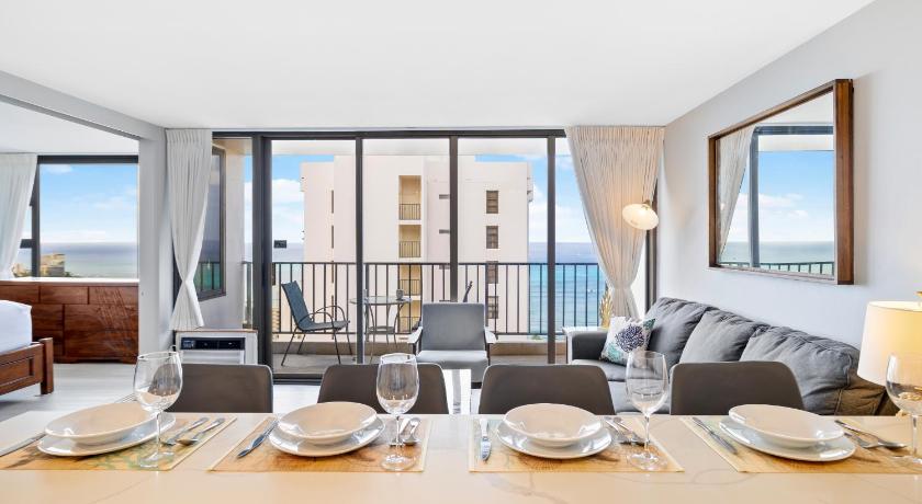 Waikiki condo - ocean views, lanai & beach access