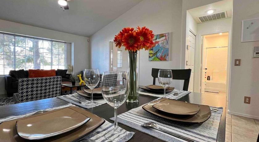 피닉스 (AZ) Cozy 3 Bedrooms Town home in Chandler with community pool 4성급 숙소 수영장