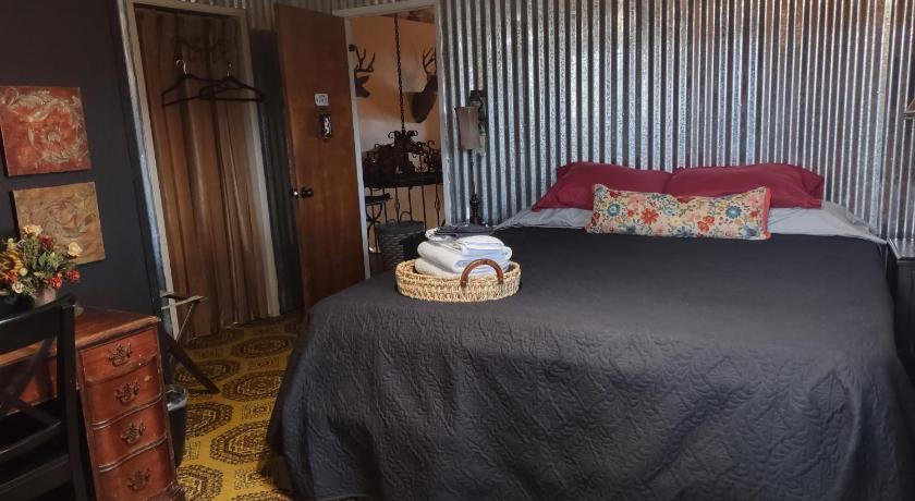 스쿠아 밸리 (CA) Rustic Rooms by Kings Canyon & Sequoia National Parks 4성급 숙소 수영장