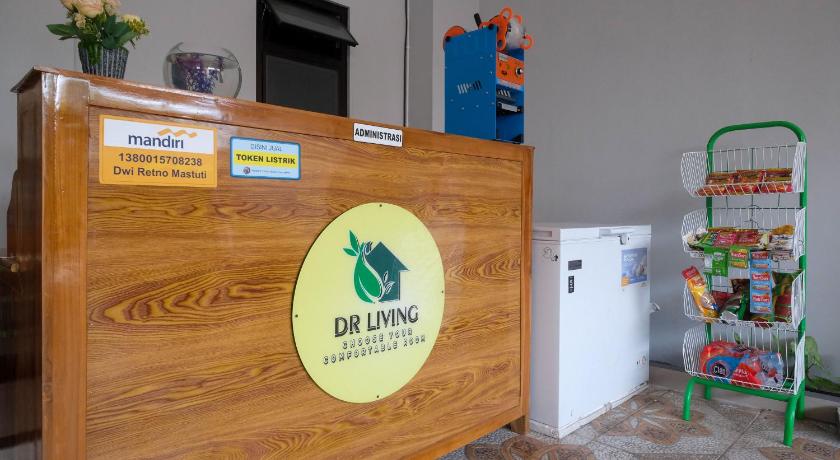 DR Living Syariah Solo Mitra RedDoorz – Surakarta (Solo), SD