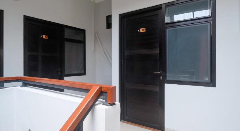 DR Living Syariah Solo Mitra RedDoorz – Surakarta (Solo), SD