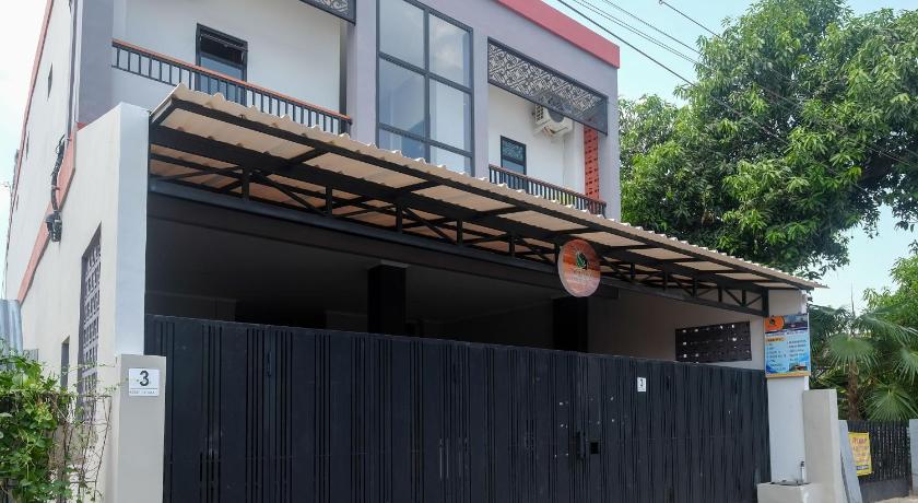 DR Living Syariah Solo Mitra RedDoorz – Surakarta (Solo), SD
