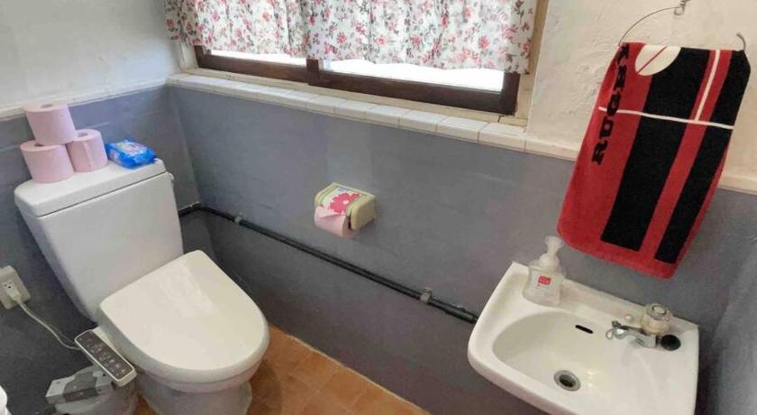 Okinawa Island 【MEMS】1人から貸切OK!駐車場1台付き!那覇空港から車で13分！ 3-Star Single Room restaurant