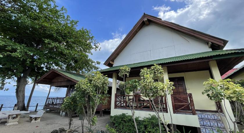 Sea Breeze Bungalow - image 12