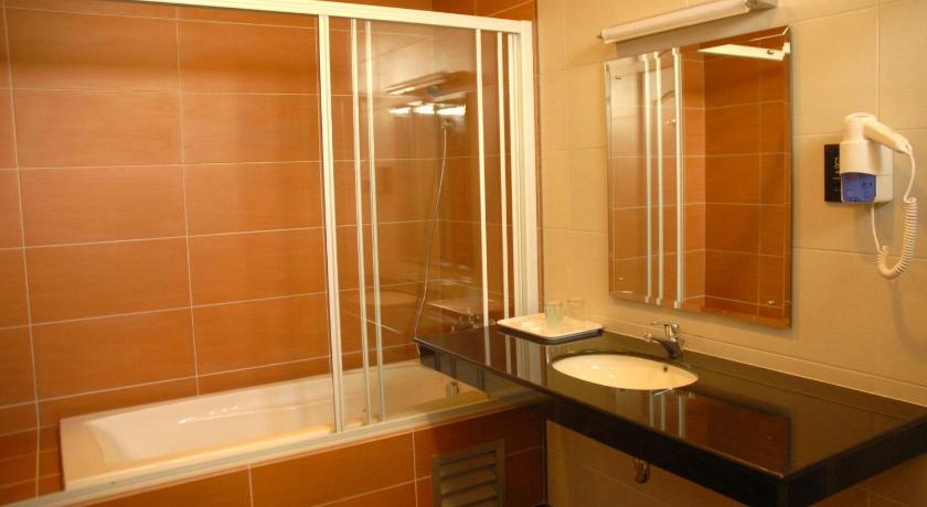 Image of Family Room 9