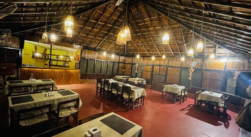 Hotel Tharu Garden And Beer Bar — Chitwan (5)