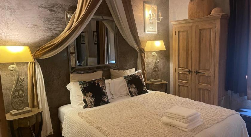 Image of Classic Suite 5