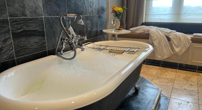 Image of Superior Suite 2