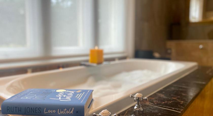 Image of Superior King Suite 5