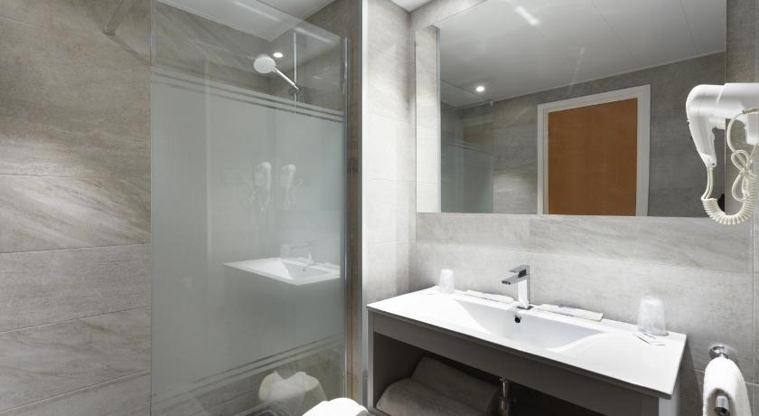 Standard 4 ágyas szoba (Standard Quadruple Room) fotója 2