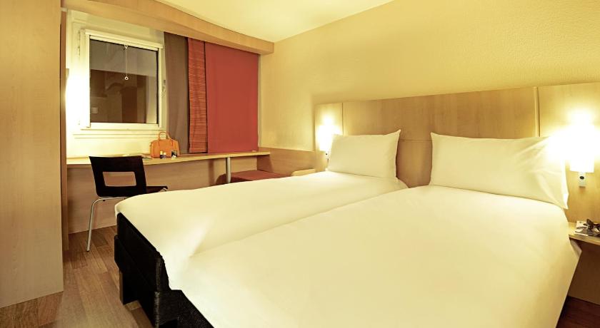 Image of Standard 2 Single Beds 1