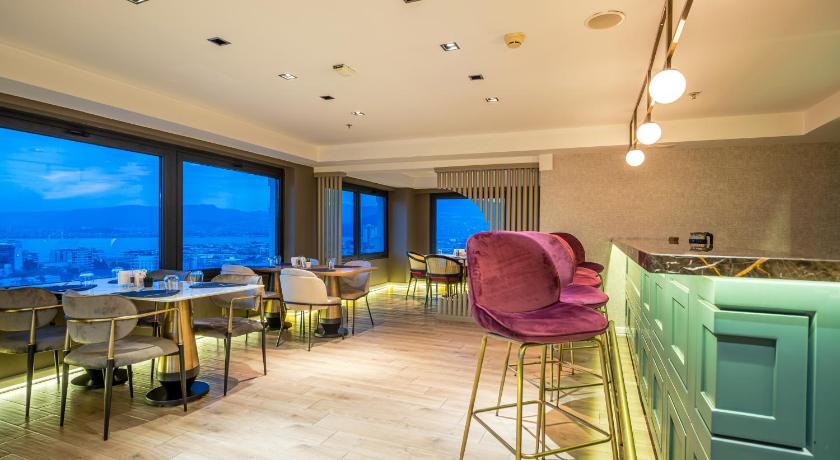 DoubleTree by Hilton Izmir - Alsancak - image 7