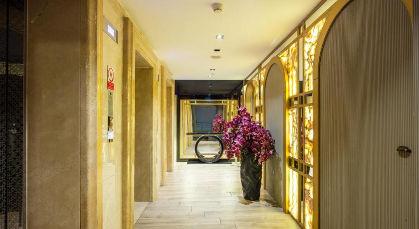 DoubleTree by Hilton Izmir - Alsancak - image 3