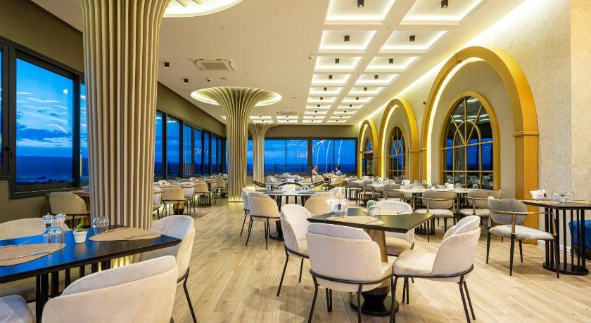 DoubleTree by Hilton Izmir - Alsancak - image 4