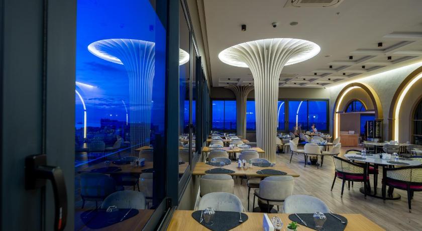DoubleTree by Hilton Izmir - Alsancak - image 11