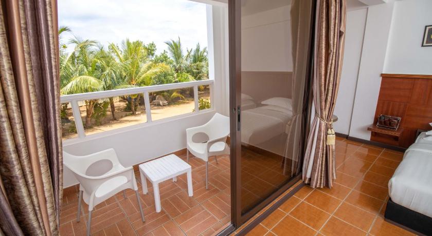 Image of Deluxe Double Room with Beach View 6
