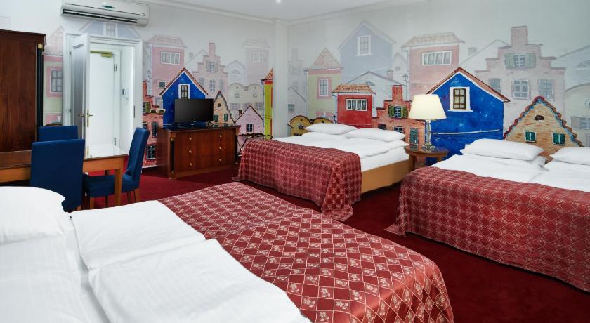 Image of Family Room 0