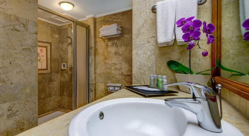 Image of Deluxe Sea View 7