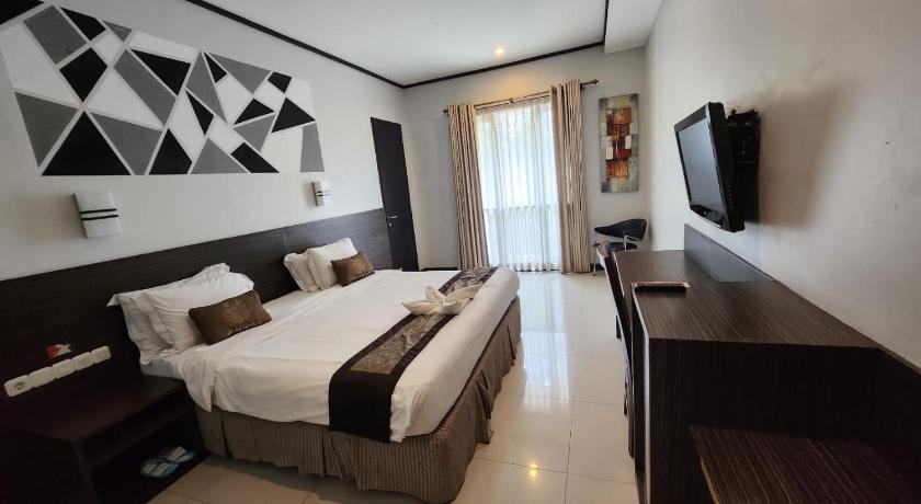Image of Deluxe King Bed 3