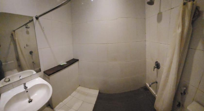 Image of Deluxe King Bed 12