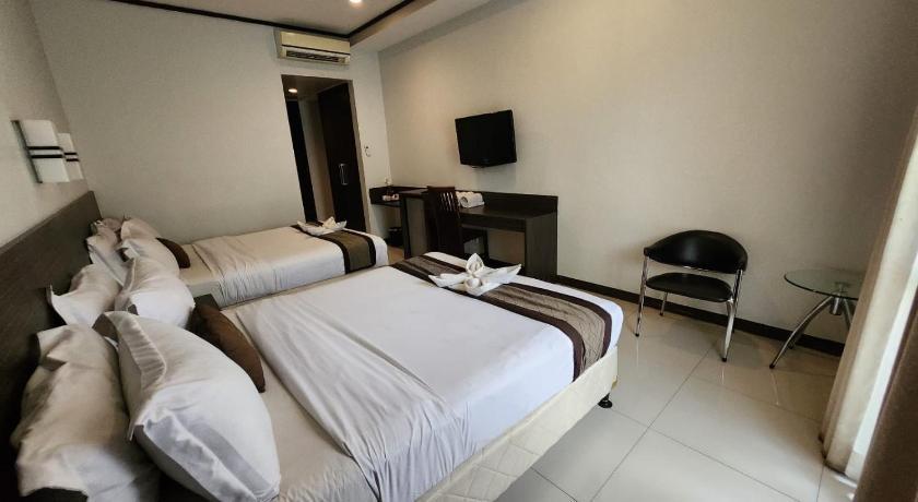 Image of Deluxe 2 Queen Beds 10