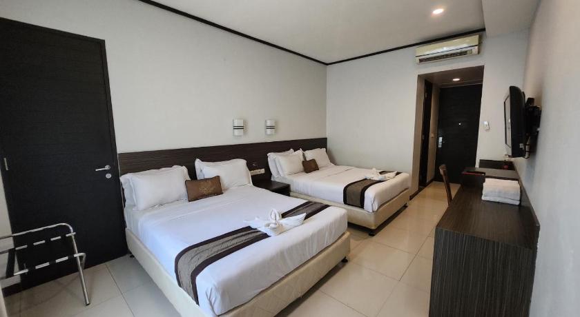 Image of Deluxe 2 Queen Beds 5