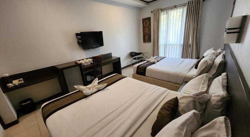Image of Deluxe 2 Queen Beds 9
