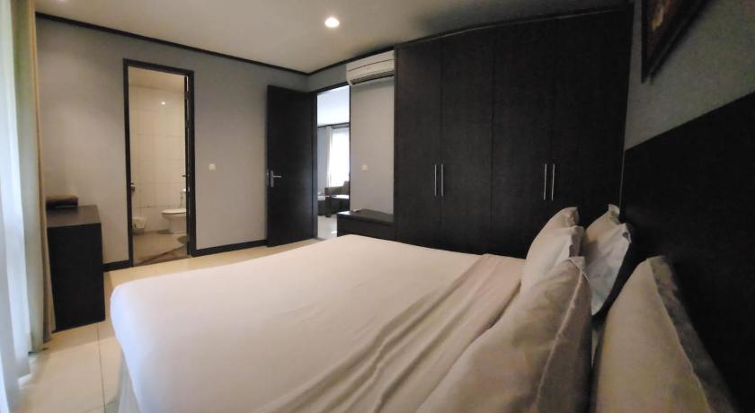 Image of Executive Suite 17