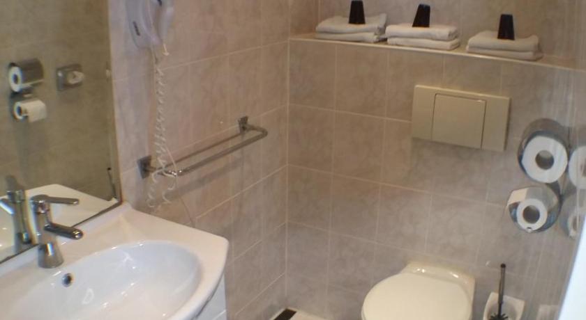 Image of Standard Triple Room 12