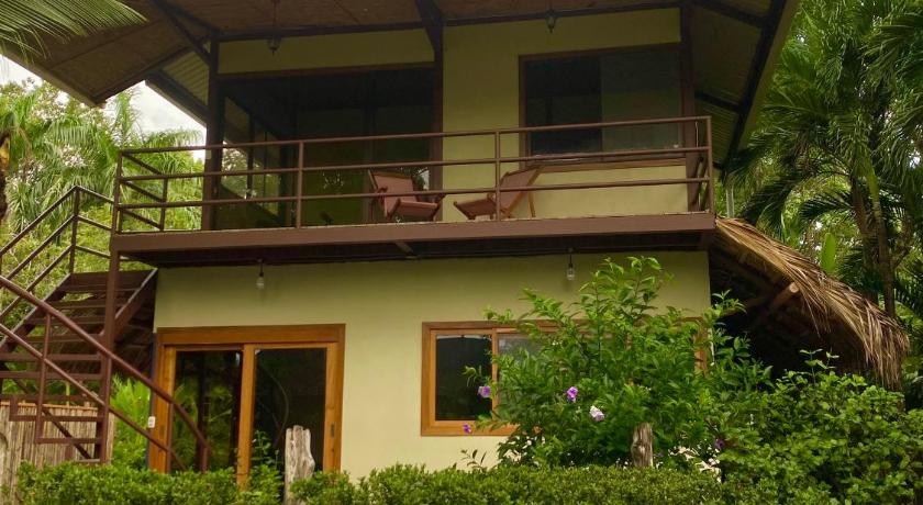 Jazlyn Lodge