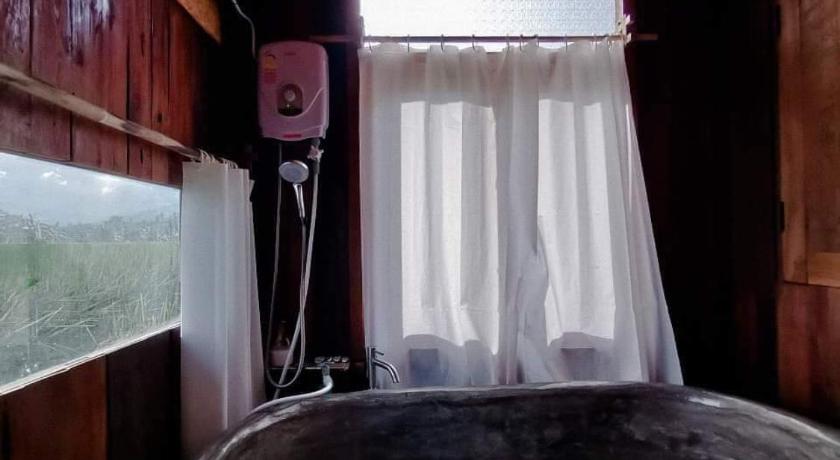 촘통 เฮือนขวัญข้าว 4성급 호텔 레스토랑