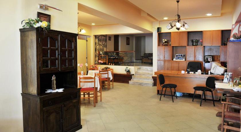 Logan's Beach Hotel photo