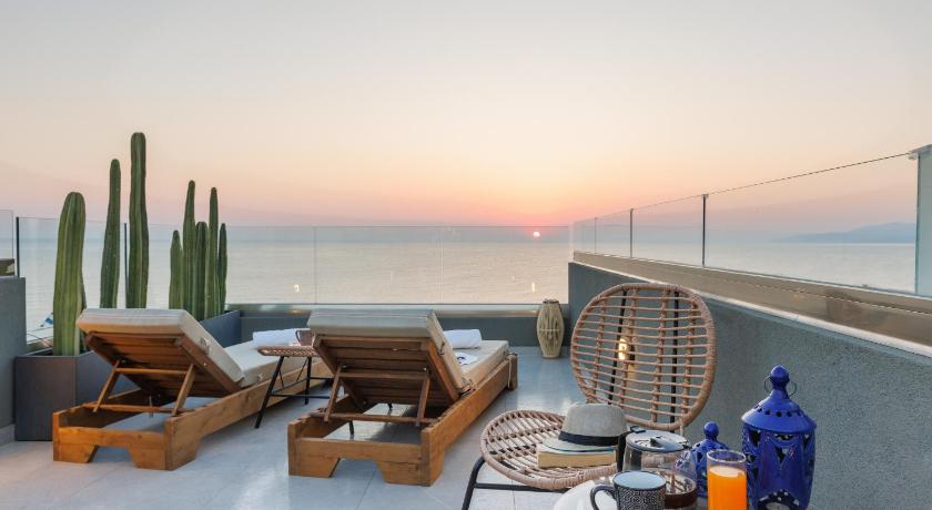 Hersonissos Beach Front Suites - image 12