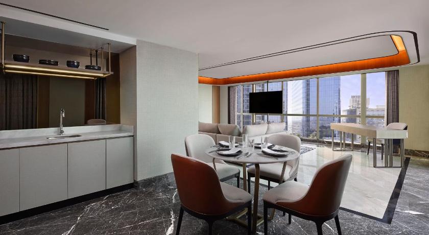 Image of Royal Suite, Club lounge access, 1 Bedroom Suite, 1 King 6