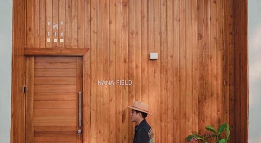 Nana Field cabin 2