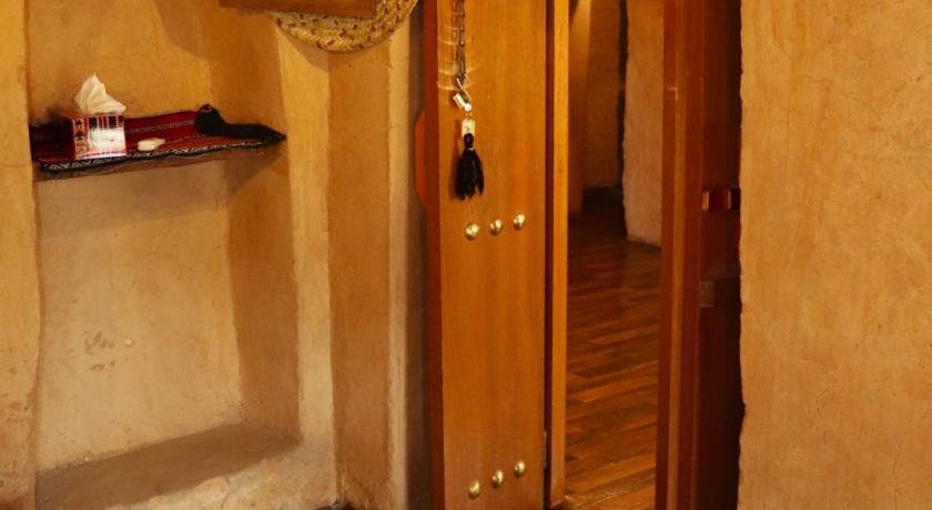 Image of Twin Room with Shared Bathroom 2