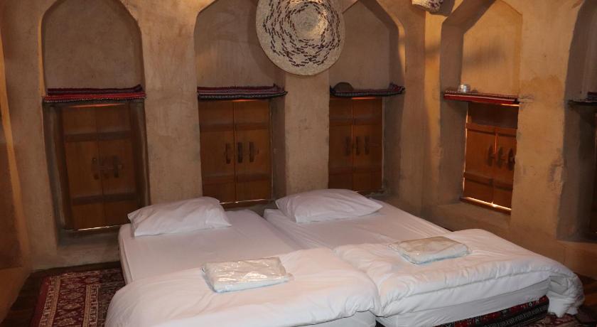 Image of Twin Room with Shared Bathroom 5