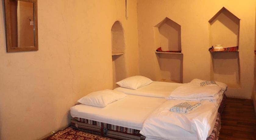 Image of Twin Room with Shared Bathroom 4