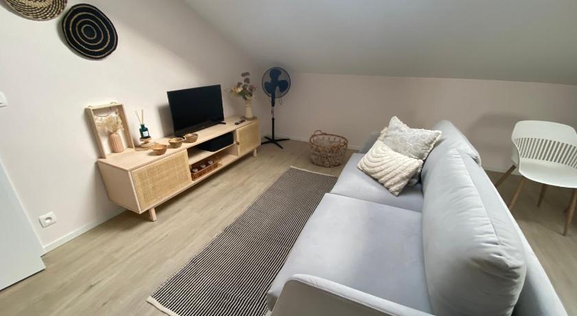 勒瓦尔-特拉涅尼 Au saut du Train 4星级 民宿 泳池