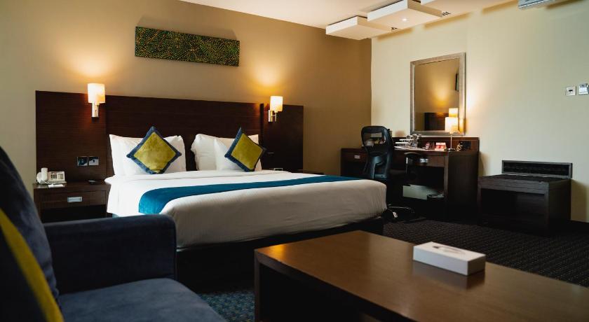 Image of 1 King Bed, Nonsmoking, Superior Room, City View 11
