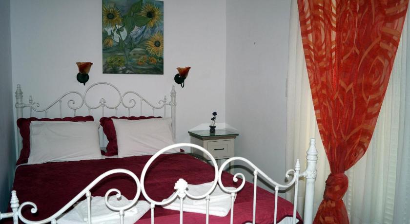 Image of Double Room with Shared Kitchen 4