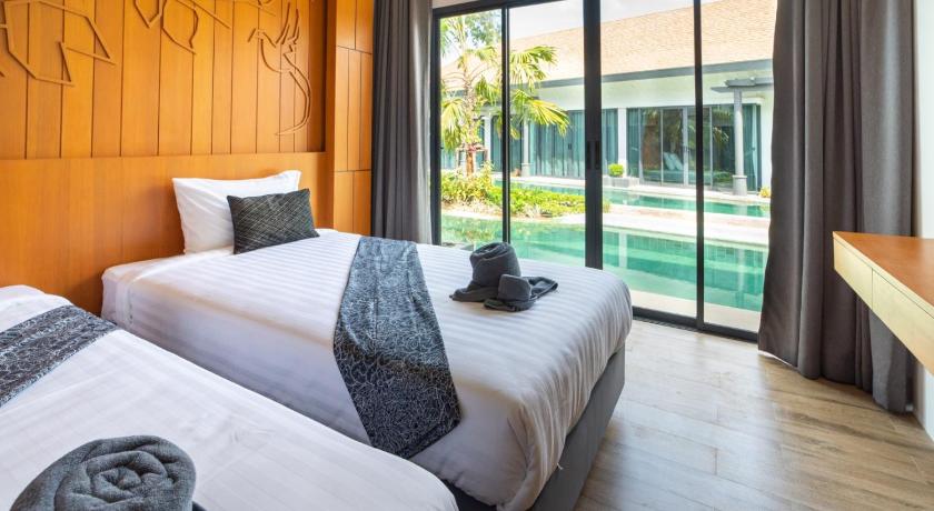 Image of Deluxe Pool Access Room 17