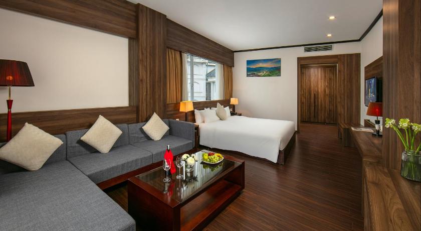 Image of Suite with City View 6