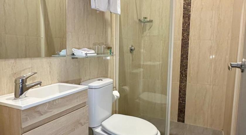 Image of Deluxe King Room 2